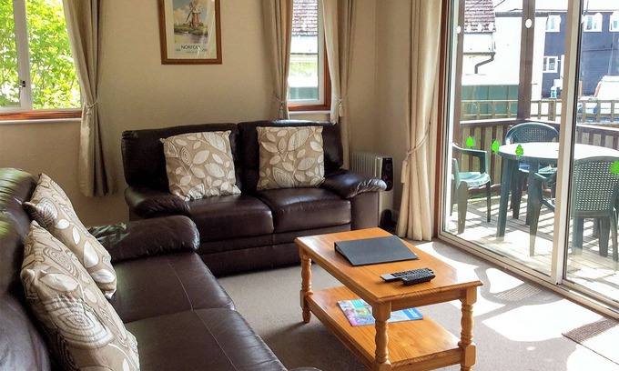 Irstead Cottage | 2 bedroom accommodation in Wroxham, Norfolk Broads