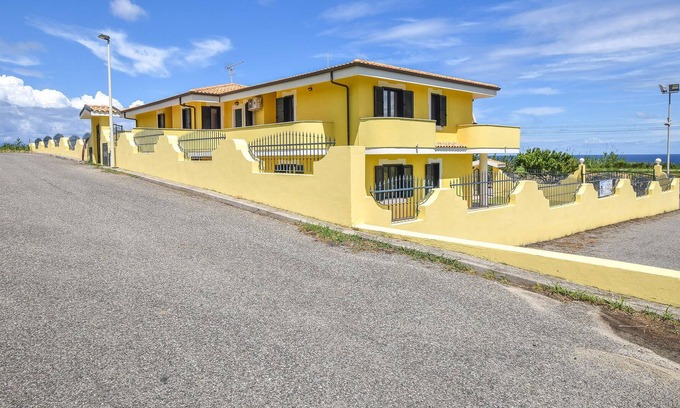 Briatico Apartment | 2 bedroom accommodation in BRIATICO