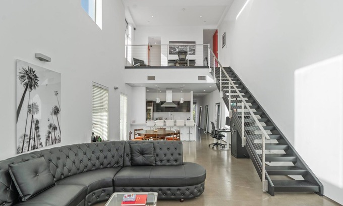 Larchmont Condo | 2 bedroom Across From Paramount Studios