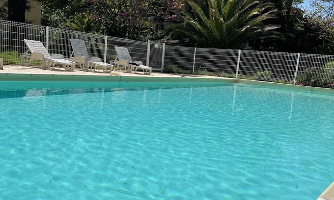 Alignan-du-Vent Apartment | 2 Bedroom Apartment in Alignan-du-Vent