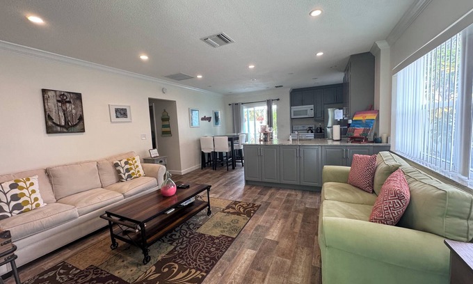 Deerfield Beach Apartment | 2-Bedroom Apartment Just A Short Walk To Deerfield Beach Pier