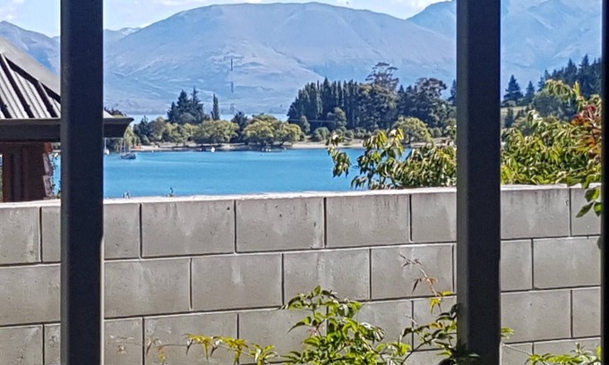 Kelvin Heights Apartment | 2 Bedroom Apartment in Sunny Kelvin Heights