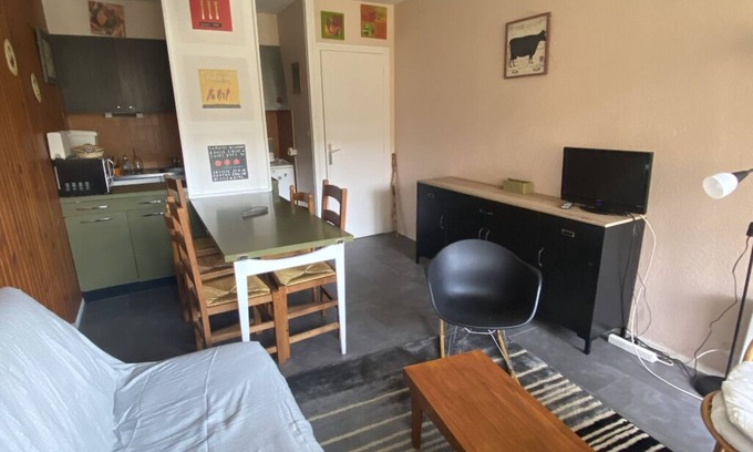 Besse-et-Saint-Anastaise Apartment | 2-bedroom apartment with piste view 5 minutes from center