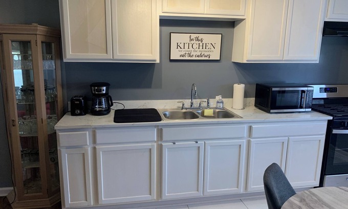 South Pensacola Apartment | 2-bedroom apartment in charming Pensacola with AC, WiFi. Start your vacation now
