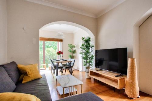 Newtown Apartment | 2 Bedroom Apartment Newtown Near to Shops 2