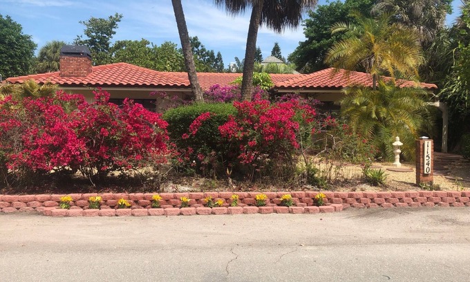 Captiva Apartment | 2 Bedroom Apartment - Steps to the Beach
