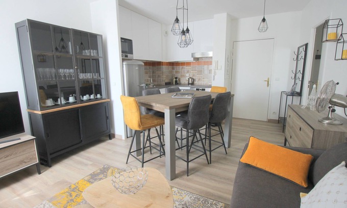Serris Apartment | 2 Bedroom Apartment Tuscany Square, Val d'Europe, 10min Disneyland (TUSCANY 3)