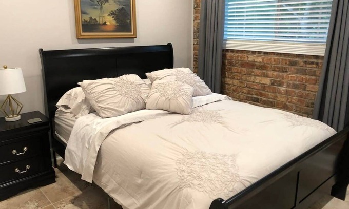 Highlands - Perkins Apartment | 2 bedroom apartment next to LSU campus