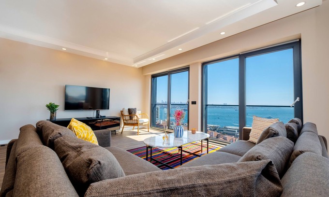 Taksim Apartment | 2-bedroom apartment with Bosphorus view, WiFi and AC in brilliant Istanbul