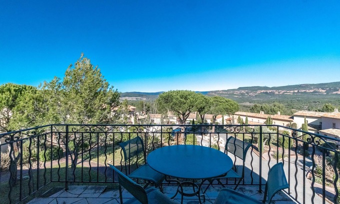 La Motte Apartment | 2 BEDROOM APARTMENT WITH LARGE BALCONY (N°560)