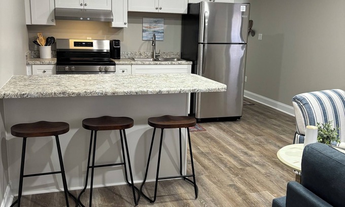 Counce Apartment | 2-bedroom apartment within 10min to boat ramps! Centrally located in Pickwick!