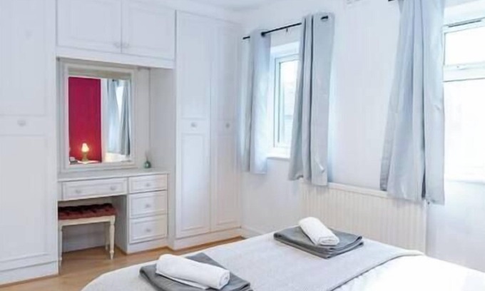 Highbury West Apartment | 2 Bedroom Apt close to Central London - Holloway Road N7