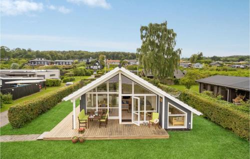 Grønninghoved Strand House | 2 Bedroom Beach Front Home In Sjølund