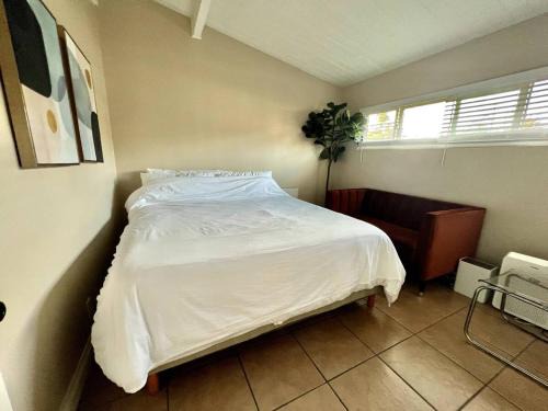 West Beach Apartment | 2 Bedroom close to downtown and beach