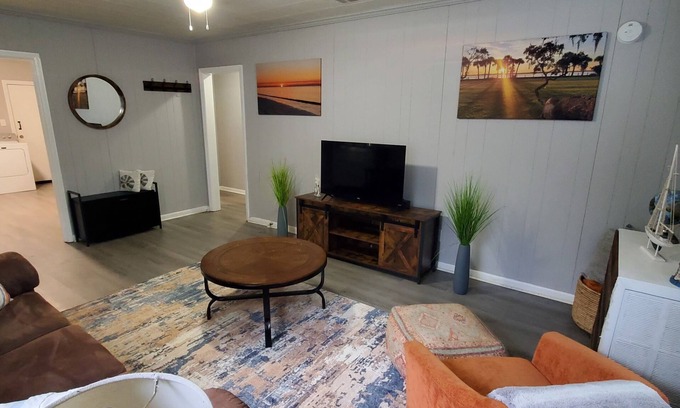 Brunswick House | 2 bedroom Coastal bungalow minutes from St Simons