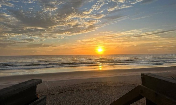 New Smyrna Beach Condo | 2-bedroom condo in terrific New Smyrna Beach with fitness room, AC