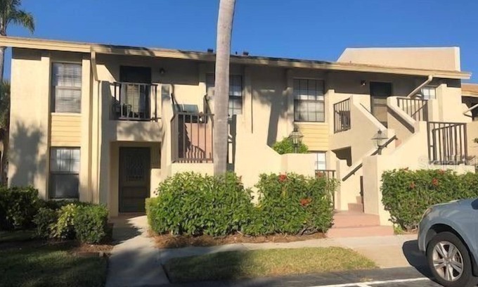 Braden River Condo | 2 Bedroom Condo 95098 by Houzlet