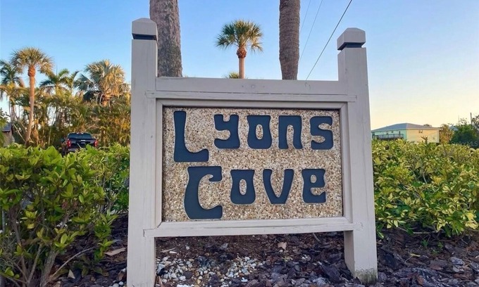 Laurel Condo | 2-bedroom condo in lovely Nokomis n1.25 mile from the beach