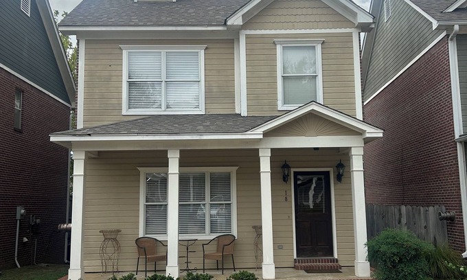 Oxford Condo | 2-bedroom condo in Oxford! 1 mile from The Square and Stadium!
