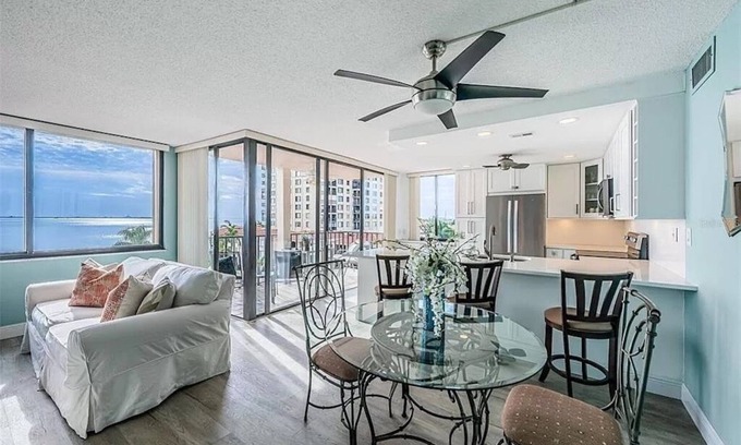 Palma del Mar Condo | 2-bedroom condo with water view on Isla del Sol, St. Petersburg