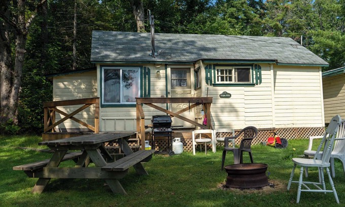 Gravenhurst House | 2-Bedroom Cottage #3 - Sugar Pine