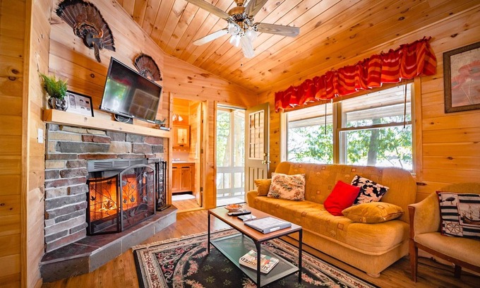 Long Lake Cottage | 2 Bedroom Cottage, sleeps 5