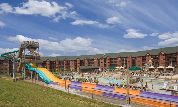 Lake Delton Condo | 2 Bedroom Deluxe at Wisconsin Dells, Glacier Canyon Lodge!