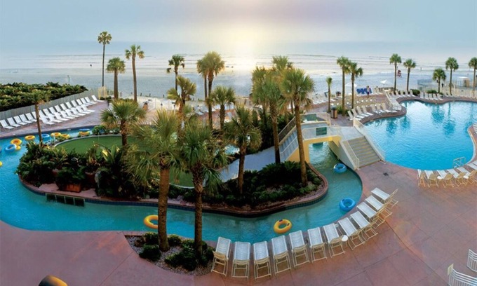 Seabreeze Historic District Condo | 2 Bedroom Deluxe Condo, Sleeps 8, Kitchen, on Daytona Beach. Wyndham Ocean Walk!