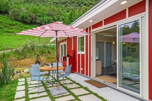 Tararua Forest Park House | 2 Bedroom Eco Cottage - Reikorangi