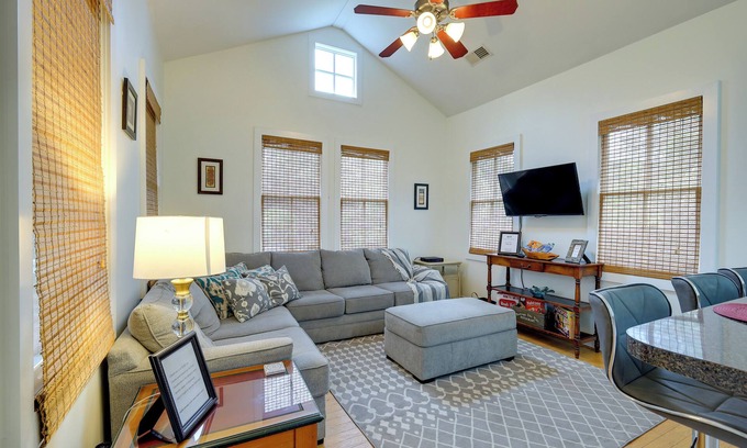 Columbia House | 2 Bedroom Escape - Columbia Downtown (Arsenal Hill)