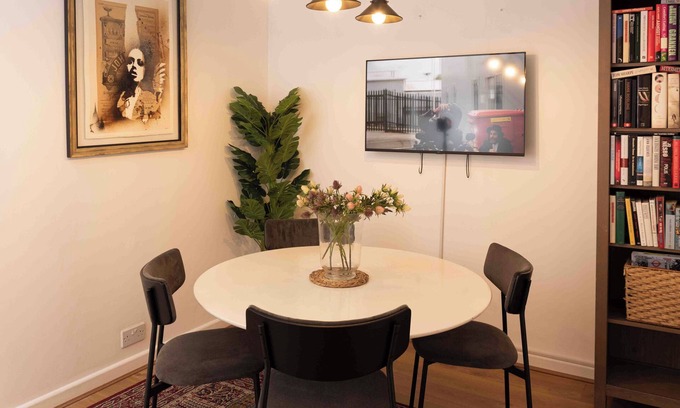 Shoreditch Apartment | 2 Bedroom Flat in Haggerston. 1 min to the Station (Windrush Line).