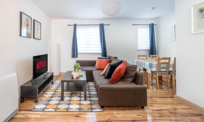 Custom House Apartment | 2 bedroom flat near London ExCel
