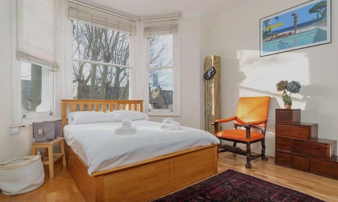 North Kensington Apartment | 2 Bedroom flat near Notting Hill - with terrace