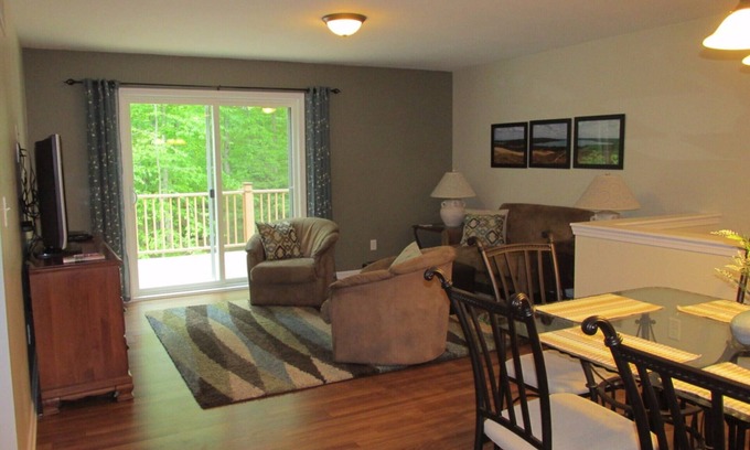 Beulah Apartment | 2 Bedroom, Full Kitchen, Dining Room, Living Room, Large Deck, Jacuzzi -Sleeps 8