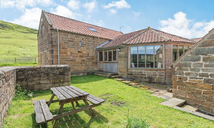 Carlton-in-Cleveland Cottage | 2 bedroom accommodation in Swainby, near Stokesley