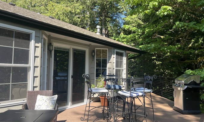 Port Angeles Apartment | 2 Bedroom Hiker's Getaway; Just 10 minutes to ONP hiking and lakes; Sleeps 4