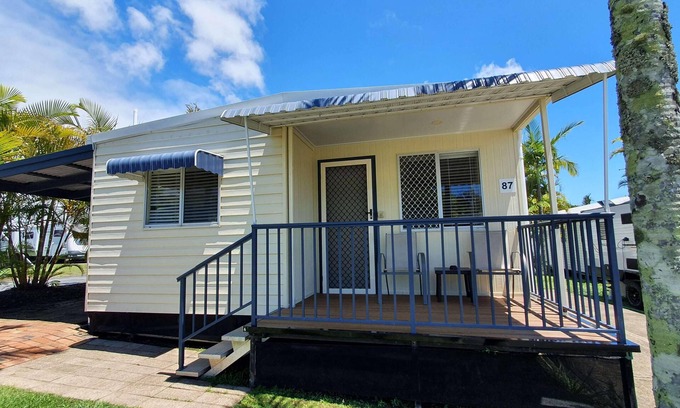 Alexandra Headland Cabin | 2 Bedroom Holiday Home 5 Berth - 2 Bedroom Holiday Home 5 Berth