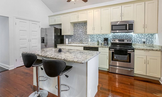 Irish Channel House | 2-Bedroom Home in Prime New Orleans Location
