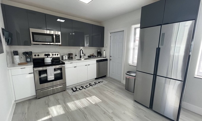 Coral Way House | 2 bedroom home near Kaseya Center/Beaches/Downtown Miami/Port n
