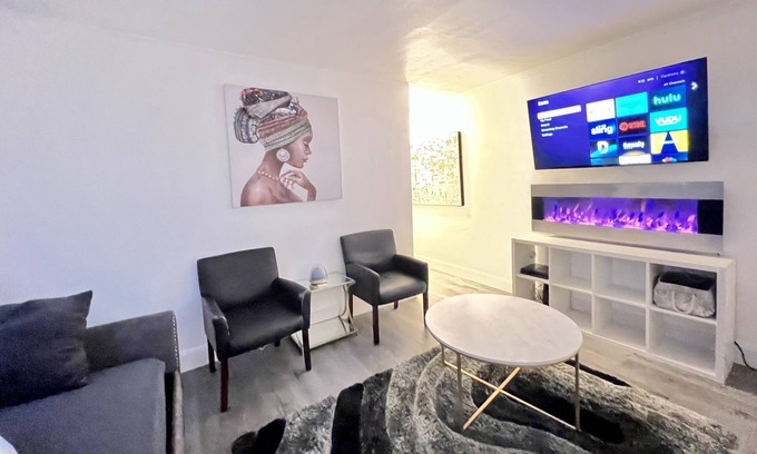 Vernon House | 2 Bedroom Home W/ Washer & Dryer ✨