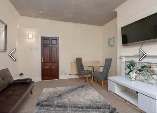 Burnley Apartment | 2 Bedroom House Burnley Centre!