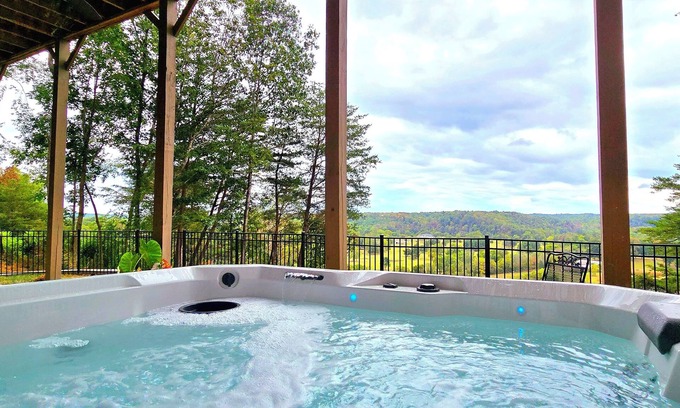Ashland City House | 2-bedroom house in Ashland City, TN - 30 minutes from downtown Nashville
