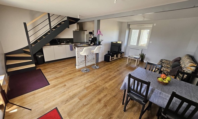 Mesanger House | 2 bedroom house near A11, Logis du Château Rouge