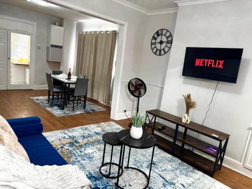 Belle Vue House | 2 Bedroom House with Free Parking