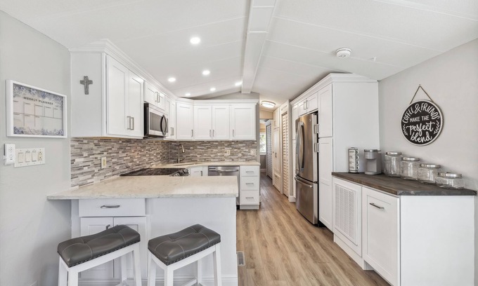 Biggar House | 2-bedroom in South Fort Myers close to the beach in 55+ Resort Community