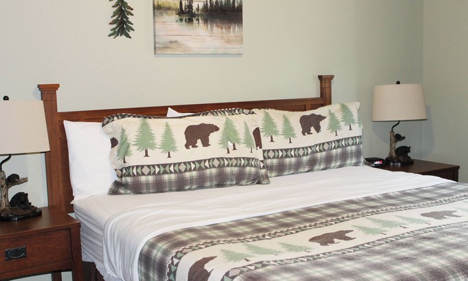 Eagle River Condo | 2 bedroom Lynx Lake condo in Eagle River WI