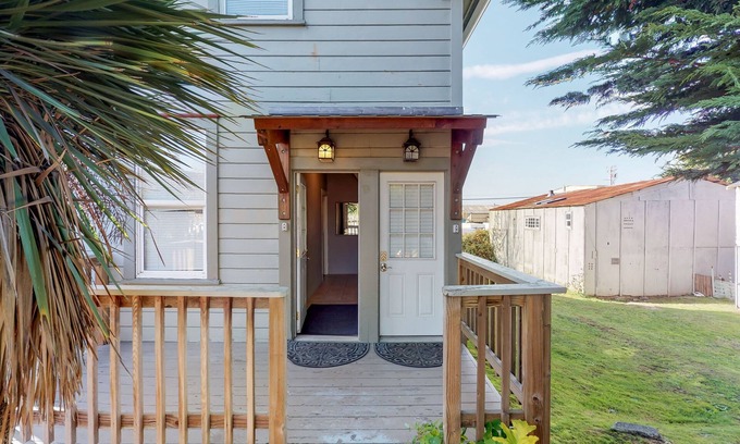 Eureka House | 2 Bedroom Modern Home In Downtown Eureka