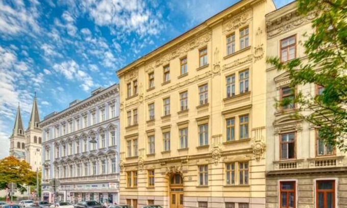 Favoriten Condo | 2 Bedroom near metro+Perfect for long term stay