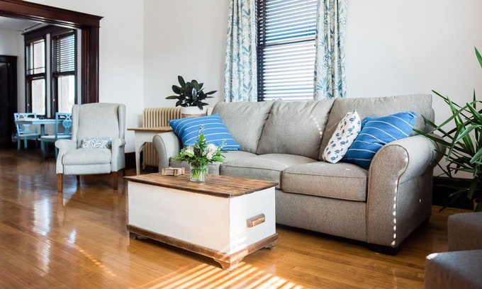Calumet Apartment | 2 Bedroom newly renovated apartment in the Historic Downton Calumet