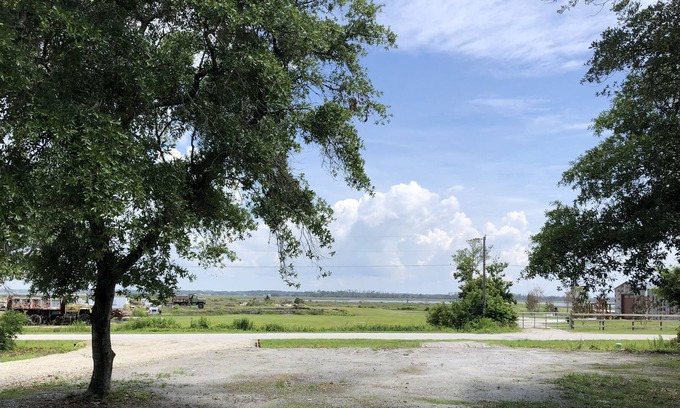Harkers Island House | 2 bedroom newly remodeled mobile home near Cape Lookout